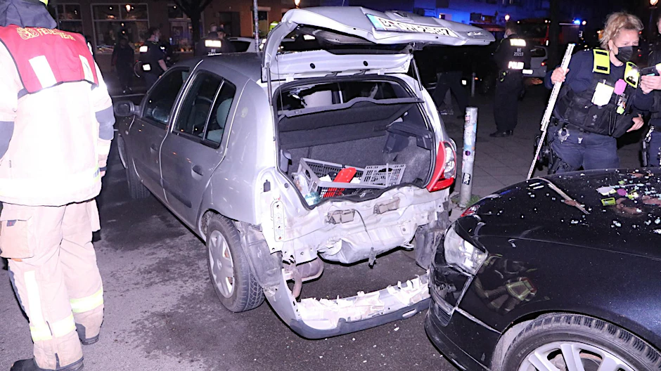 In Berlin-Neukölln ist es in der Mittwochnacht zu einem schweren Unfall gekommen. Über Verletzte ist noch nichts bekannt.