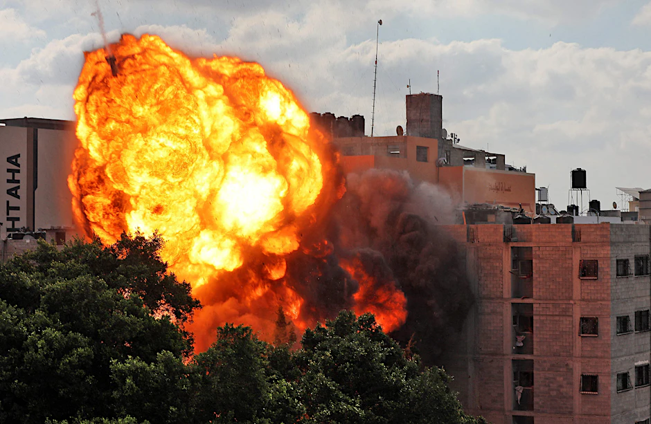 Die israelische Armee griff Ziele im Gazastreifen an, um den dort herrschenden militärischen Flügel der Hamas zu treffen.