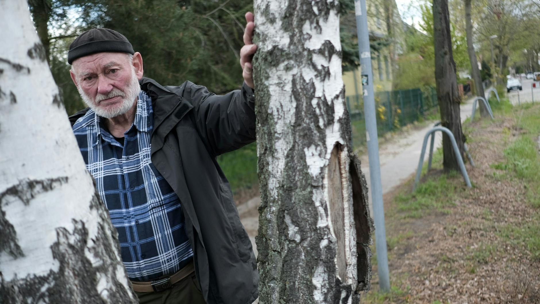 Jörg Behrendt am „Tatort“ in der Hummelstraße in Mahlsdorf.