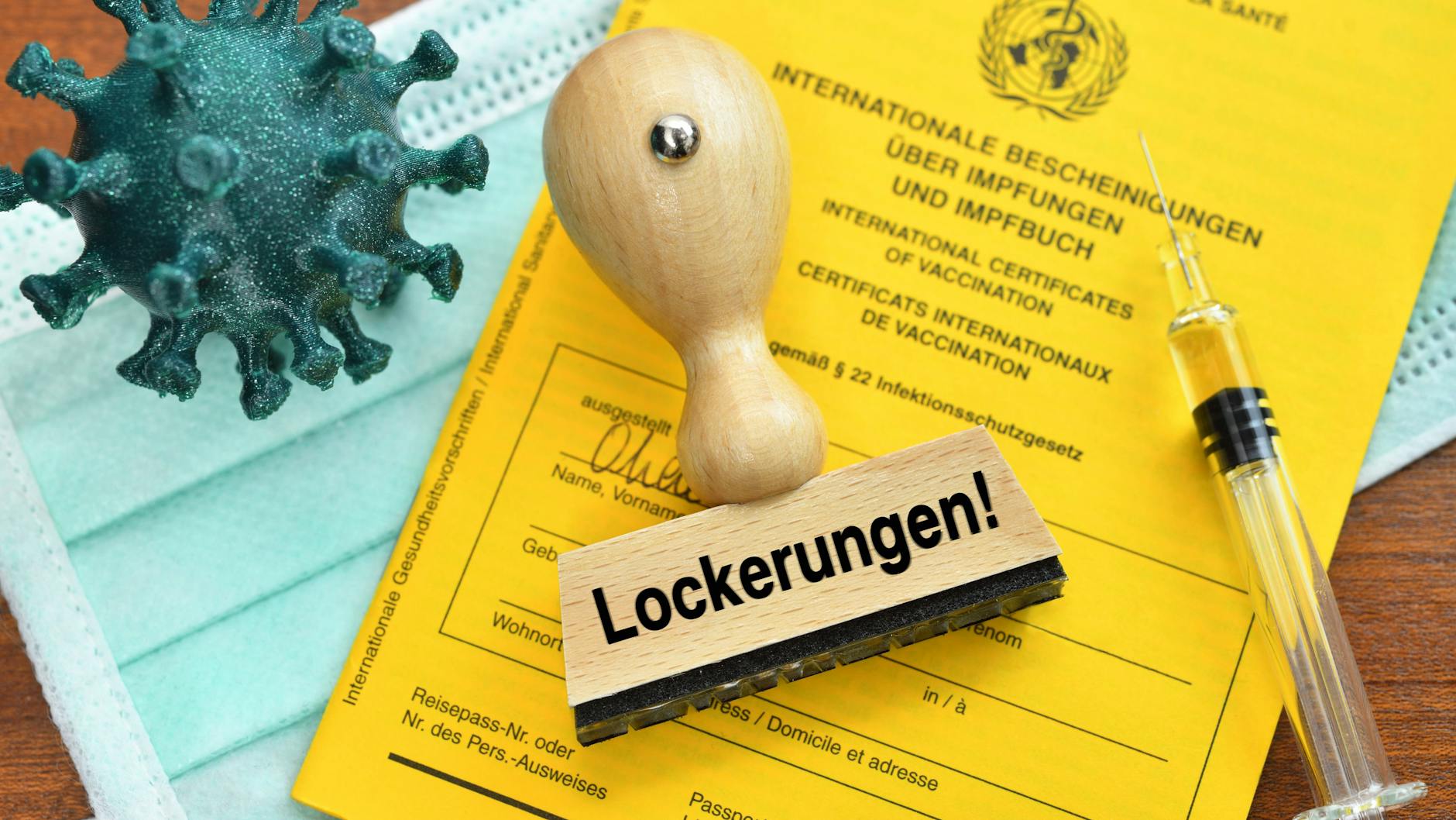 Für Geimpfte und Genesene gehen die Lockerungen noch ein Stück weiter (Symbolbild).