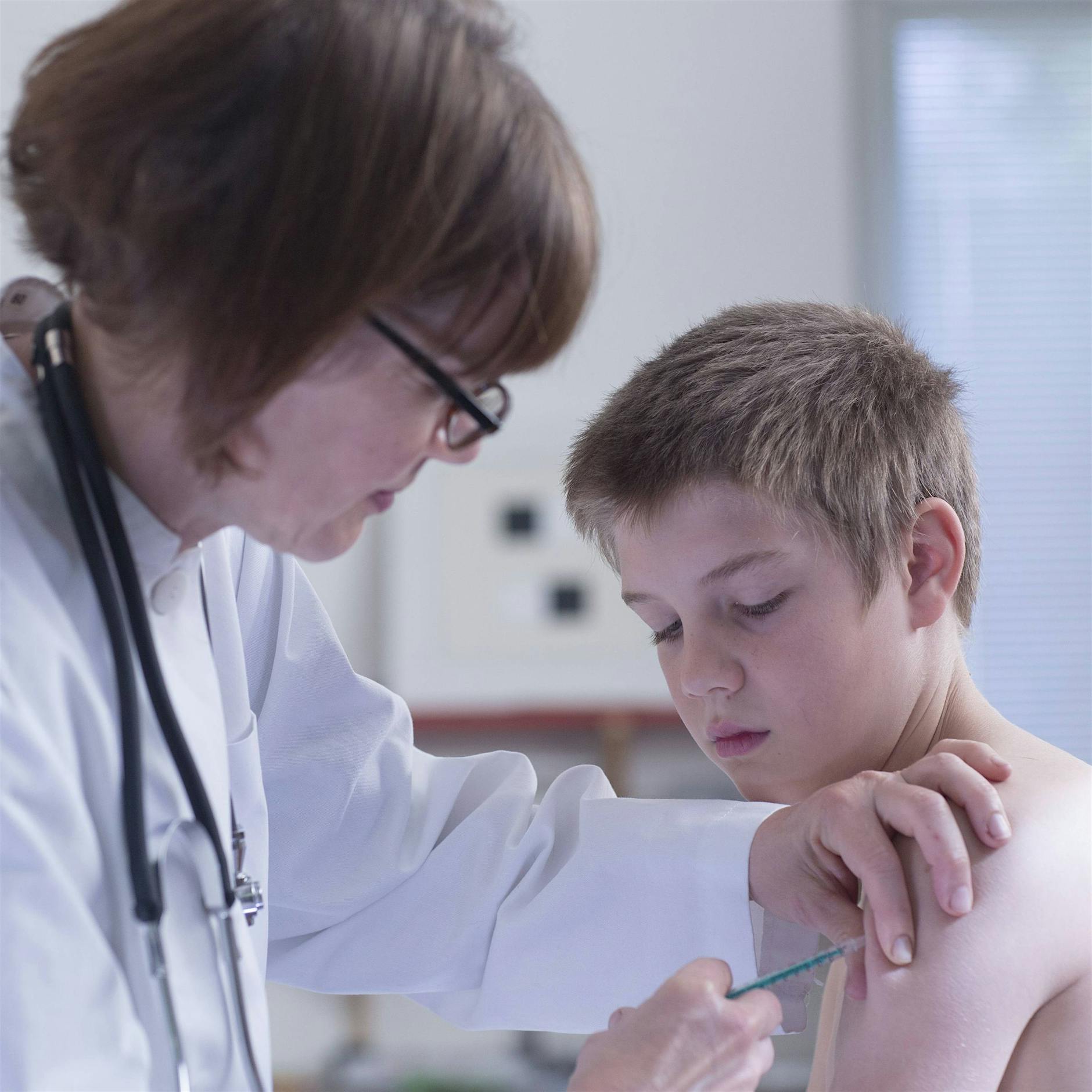 Kinder und Jugendliche sollen in Schulen und Arztpraxen geimpft werden