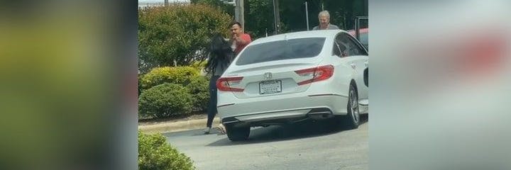 An Tankstellen kam es wegen der Benzinknappheit teils sogar zu Prügeleien.