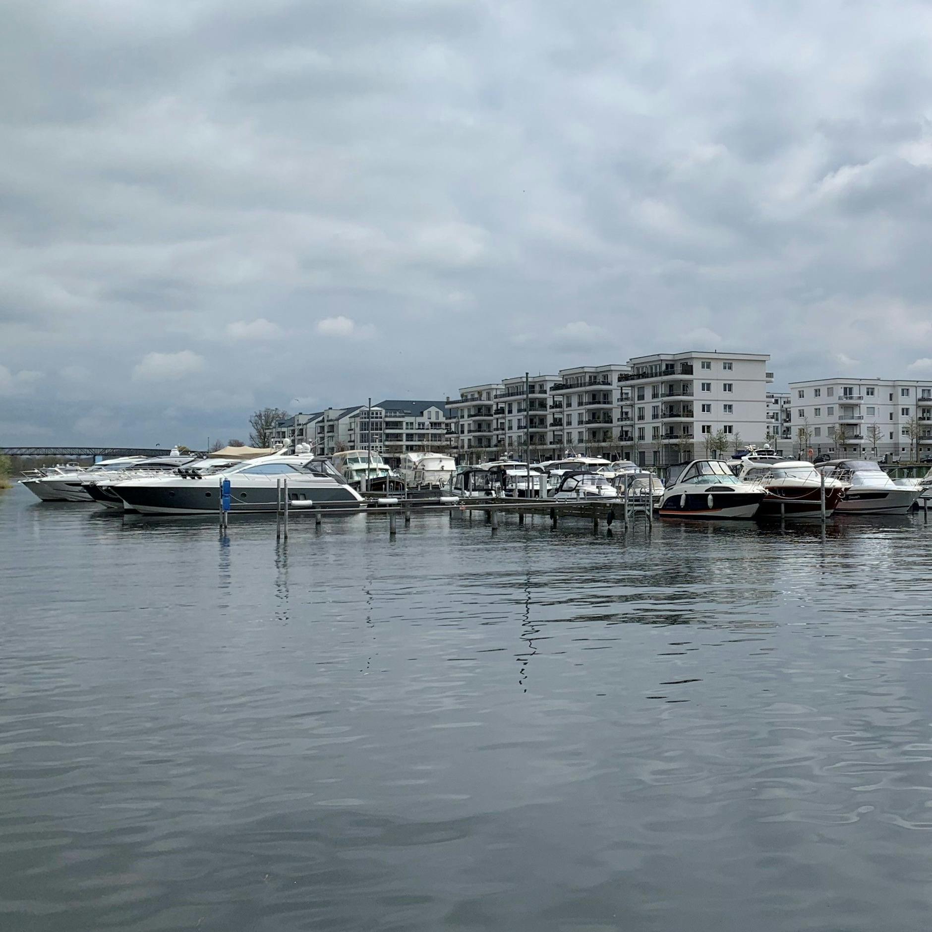 Früher war hier ein Militärgebiet. Dann wurde die Marina gebaut und später ein ganzes Wohngebiet.