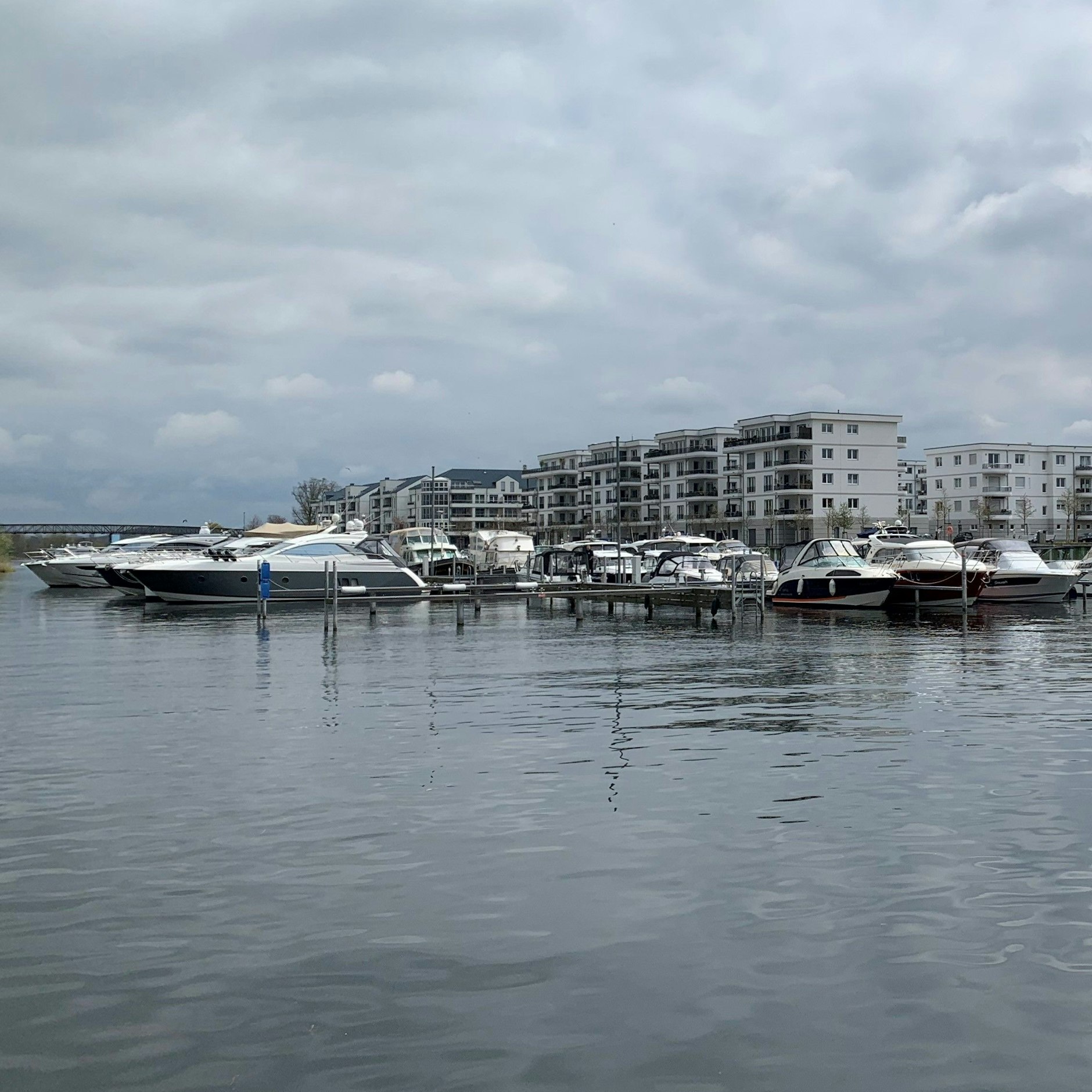 Früher war hier ein Militärgebiet. Dann wurde die Marina gebaut und später ein ganzes Wohngebiet.