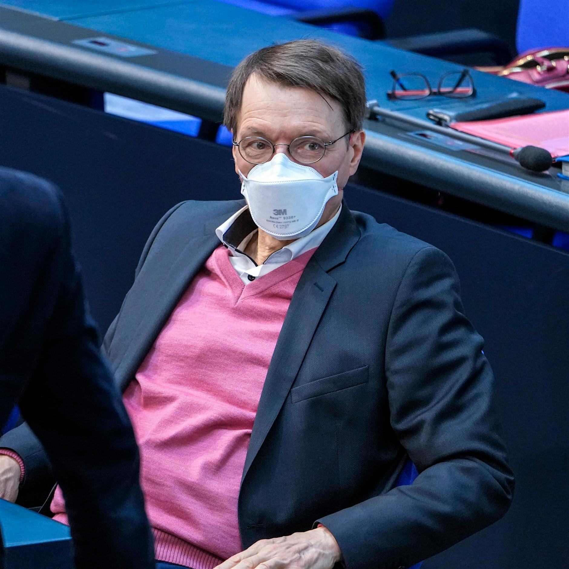 Lauterbach: Vierte Corona-Welle vermeiden – Harte Tests für Urlauber