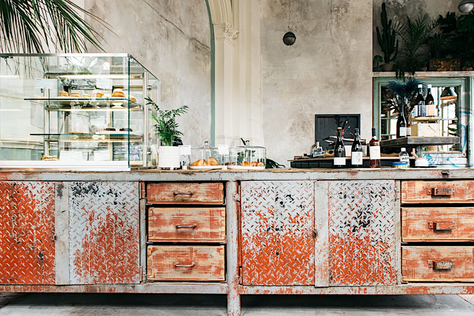 Früher Bar, heute Café: Das Zum Restaurant King gehörige&nbsp;Café frank bietet Kaffee und Kuchen im doch recht stylischen Ambiente. Hätte man im Pfefferberg kaum vermutet.