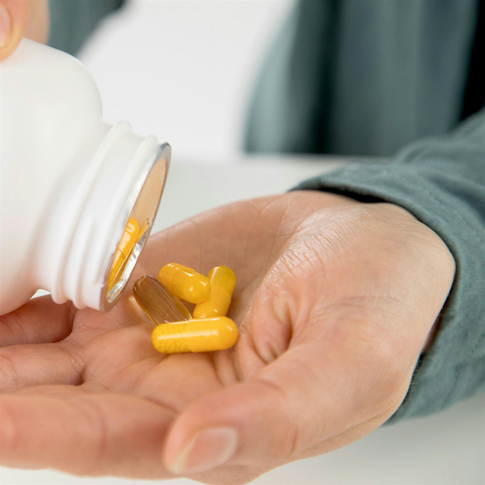 Dick durch Corona: Helfen Kapseln und Pillen beim Abnehmen?