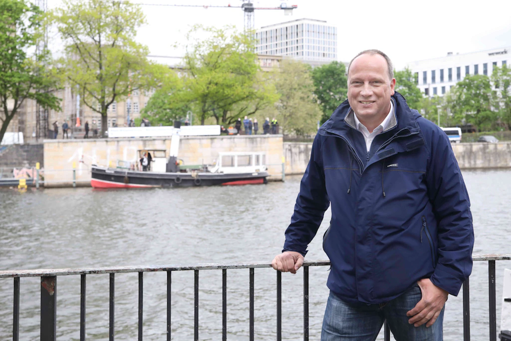 Bürger fordern Wiederaufbau der Waisenbrücke in Mitte