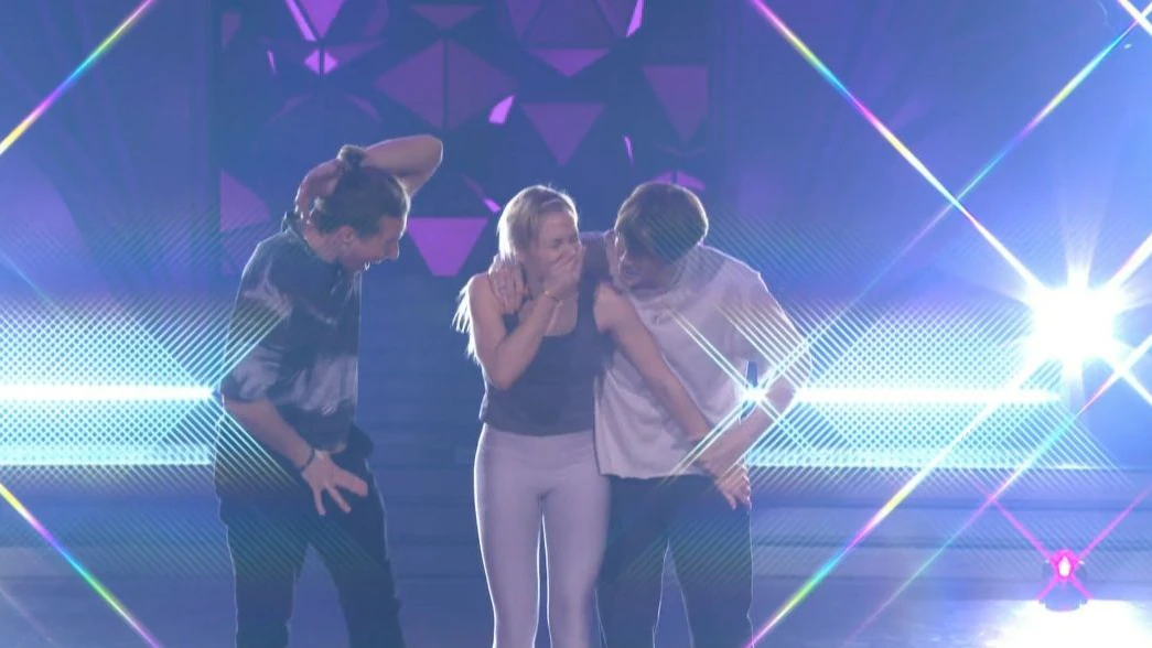 Valentina Pahde ist ihr Fehlgriff im „Let’s Dance“-Training sichtbar peinlich.