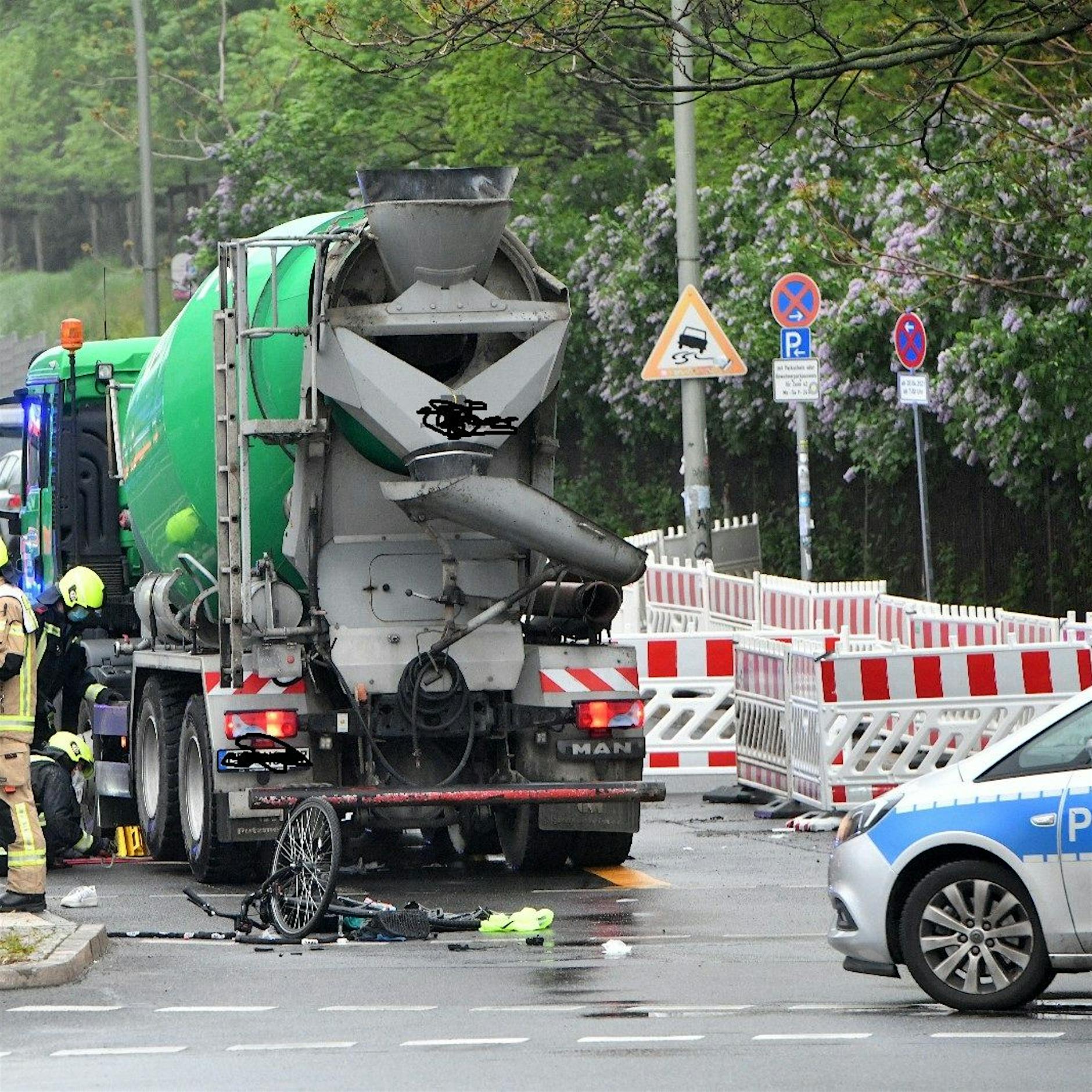 Berlin: Betonmischer erfasst Radfahrerin – schwer verletzt