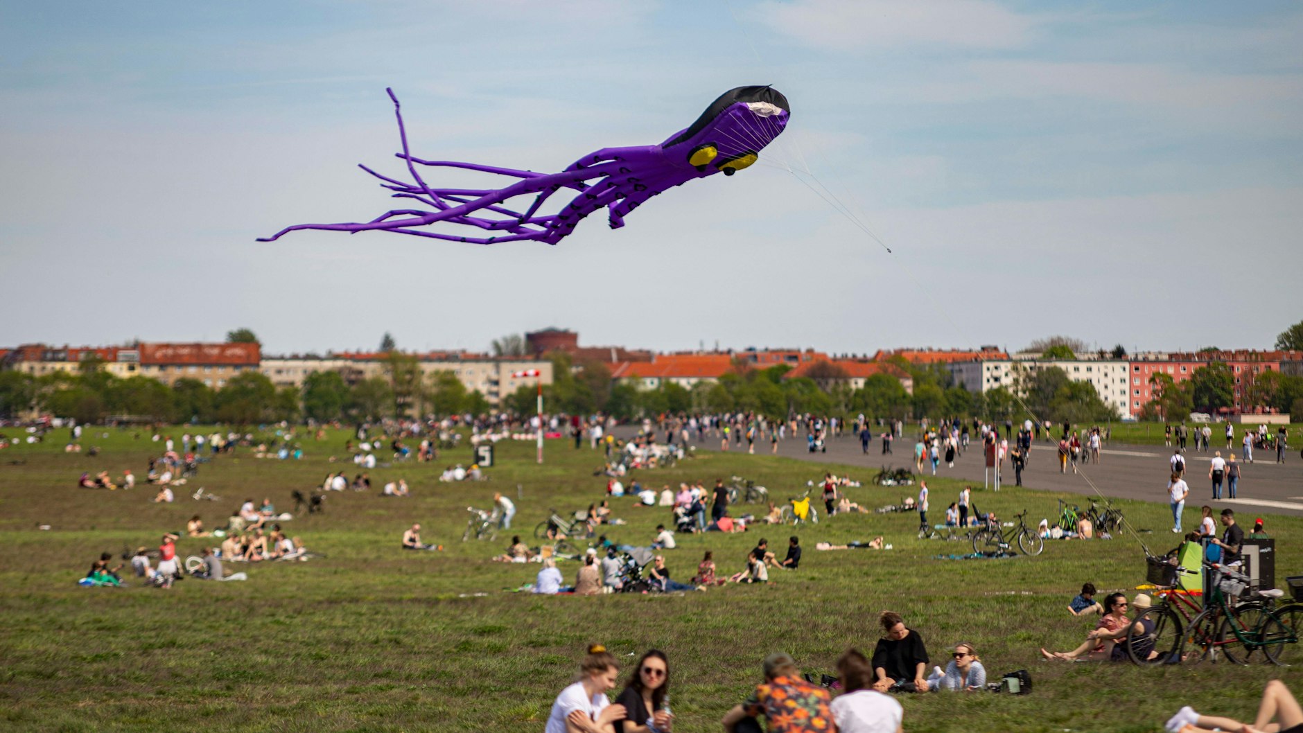 Entspannte Sommeratmosphäre: Sind wir auf der Zielgeraden oder kommen Lockerungen zu früh?