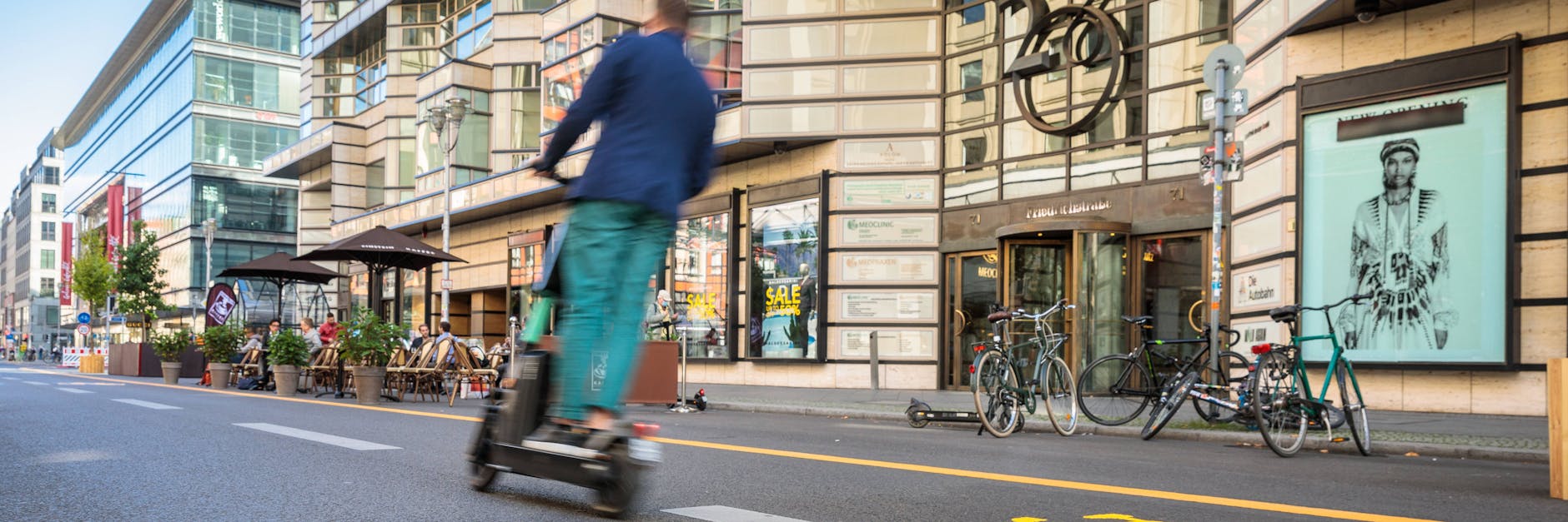 Für Autos verboten: Ein Teil der Friedrichstraße in Mitte gehört seit August Fußgängern, Radlern und E-Scooter-Fahrern.