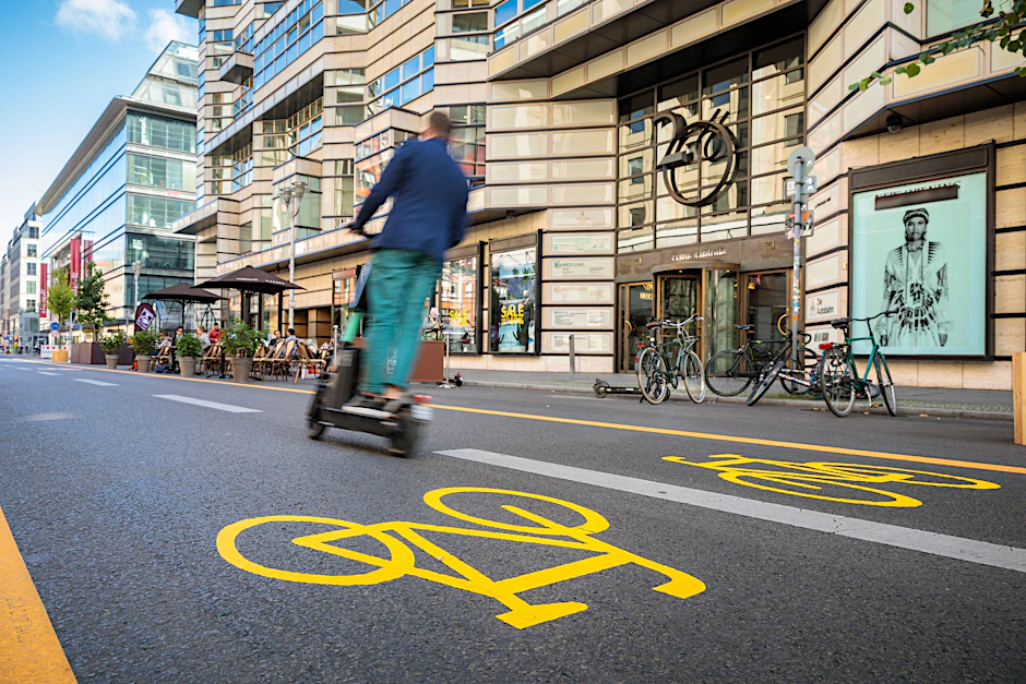 Für Autos verboten: Ein Teil der Friedrichstraße in Mitte gehört seit August Fußgängern, Radlern und E-Scooter-Fahrern.