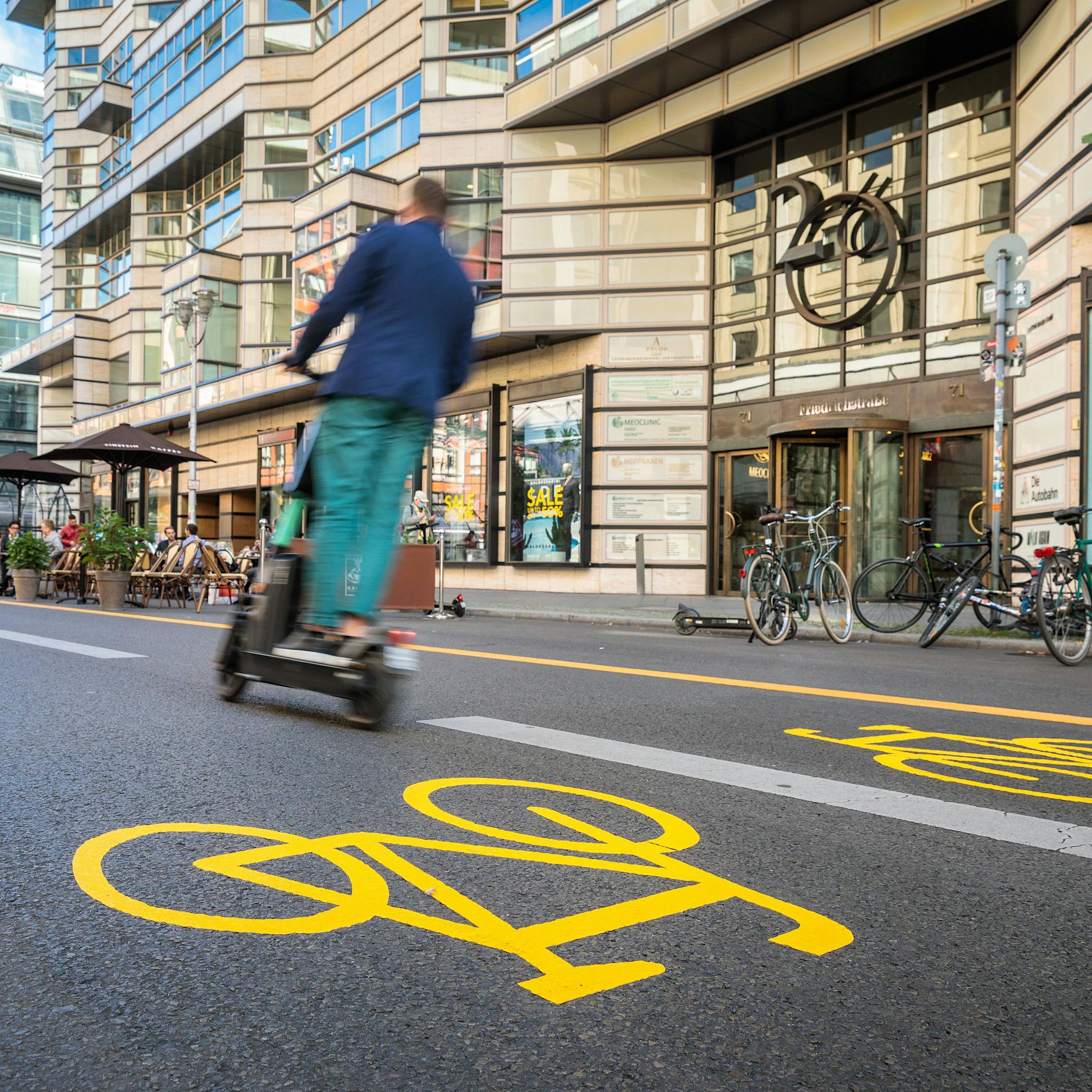 Senat nennt erstmals Zahlen: So viel Geld kostete die Flaniermeile Friedrichstraße