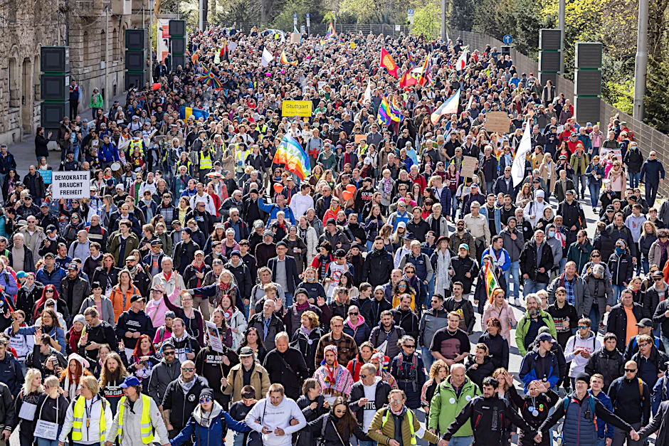Tausende Teilnehmer bei der Querdenken-Demo im April in Stuttgart.