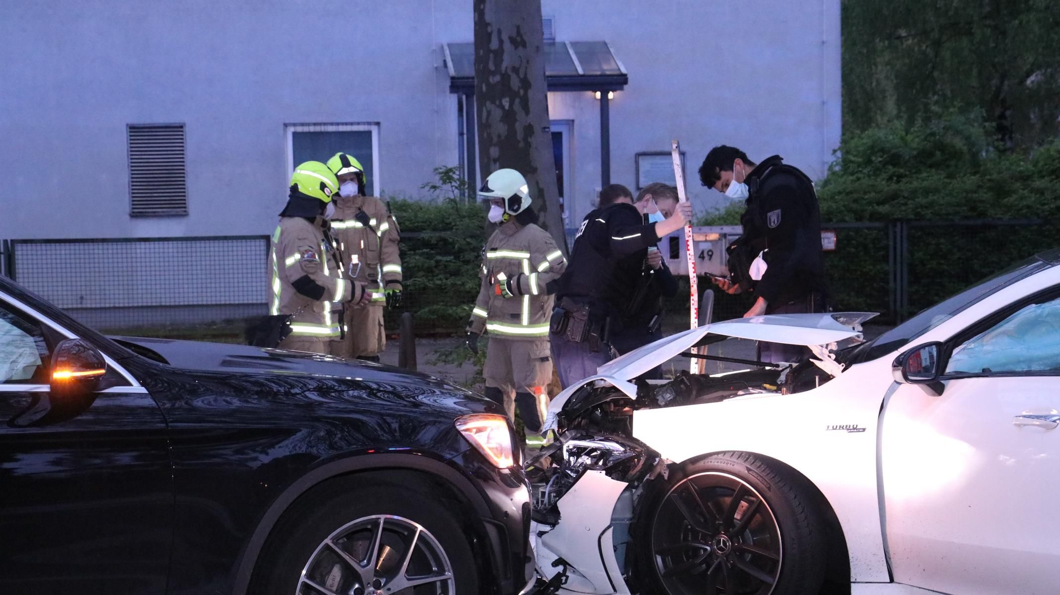 Unfall In Berlin: Autos Stoßen In Lankwitz Zusammen – Verletzte