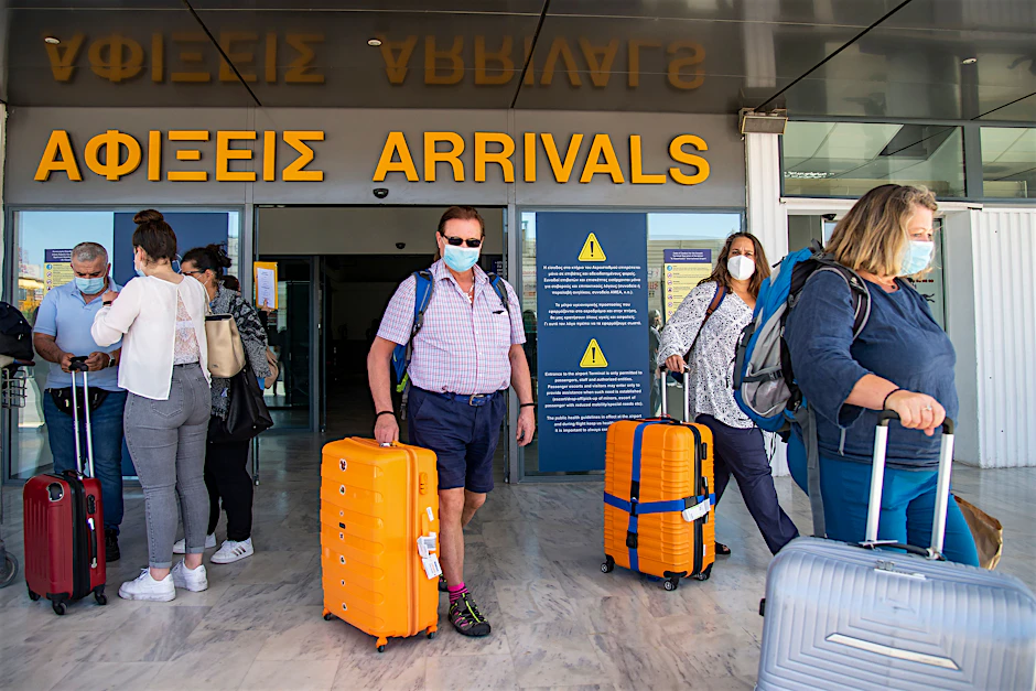 Kreta: Deutsche Passagiere kommen am internationalen Flughafen Nikos Kazantzakis an. In Griechenland wurden die coronabedingten Maßnahmen zum Start der Tourismus-Saison gelockert.&nbsp;