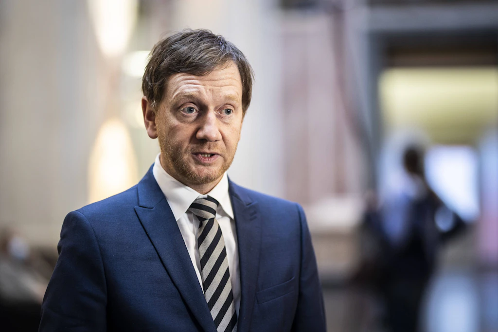 Kretschmer für mehr Freiheiten schon nach erster Astrazeneca-Dosis
