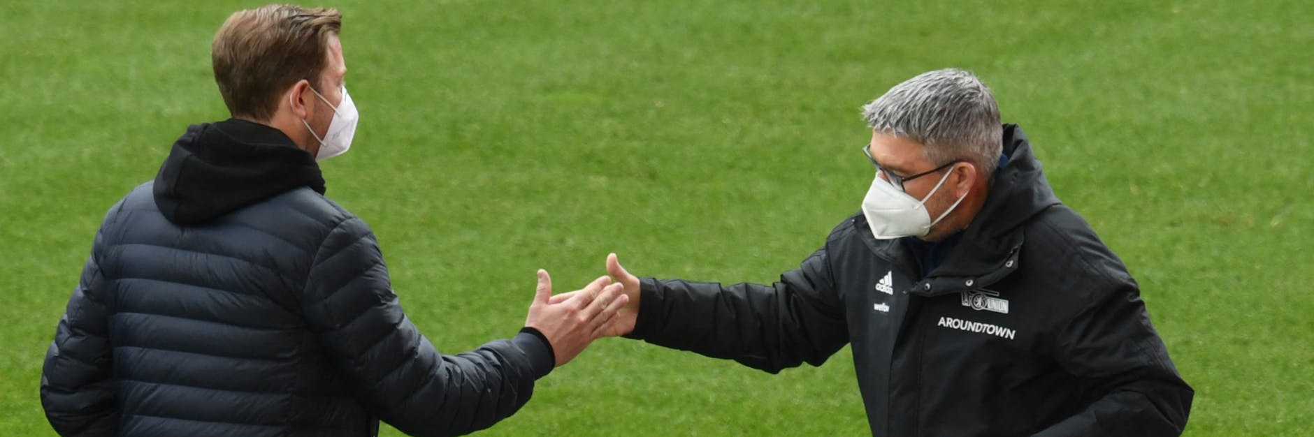 Union-Trainer Urs Fischer (r.) und Bremen-Kollege Florian Kohfeldt hegen großen Respekt füreinander. Und auch die Union-Fans und der Bremer Anhang haben einiges füreinander übrig. 