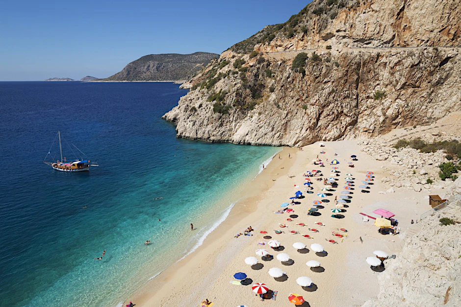 Das Auswärtige Amt rät noch von nicht notwendigen, touristischen Reisen in die Türkei ab. Nach Griechenland, Portugal oder in die Schweiz ist die Einreise allerdings verhältnismäßig unkompliziert.