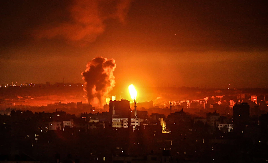 Der Beschuss im Gazastreifen durch Israels Luftwaffe ging auch in der Nacht zu Sonntag weiter.