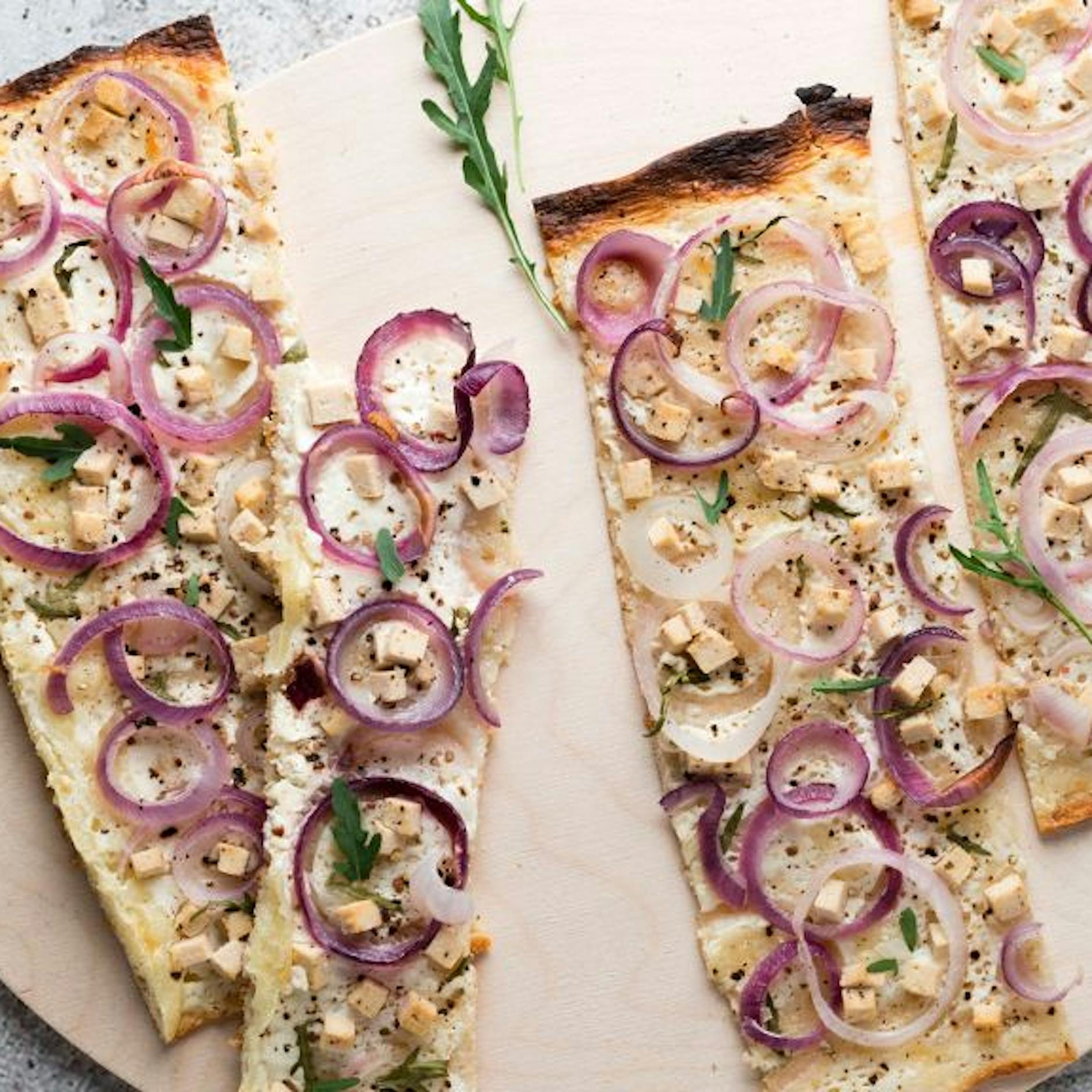 Jetzt wird abgespeckt! Leckeres Rezept für Flammkuchen ohne Kohlenhydrate – schnell gemacht, hilft beim Abnehmen