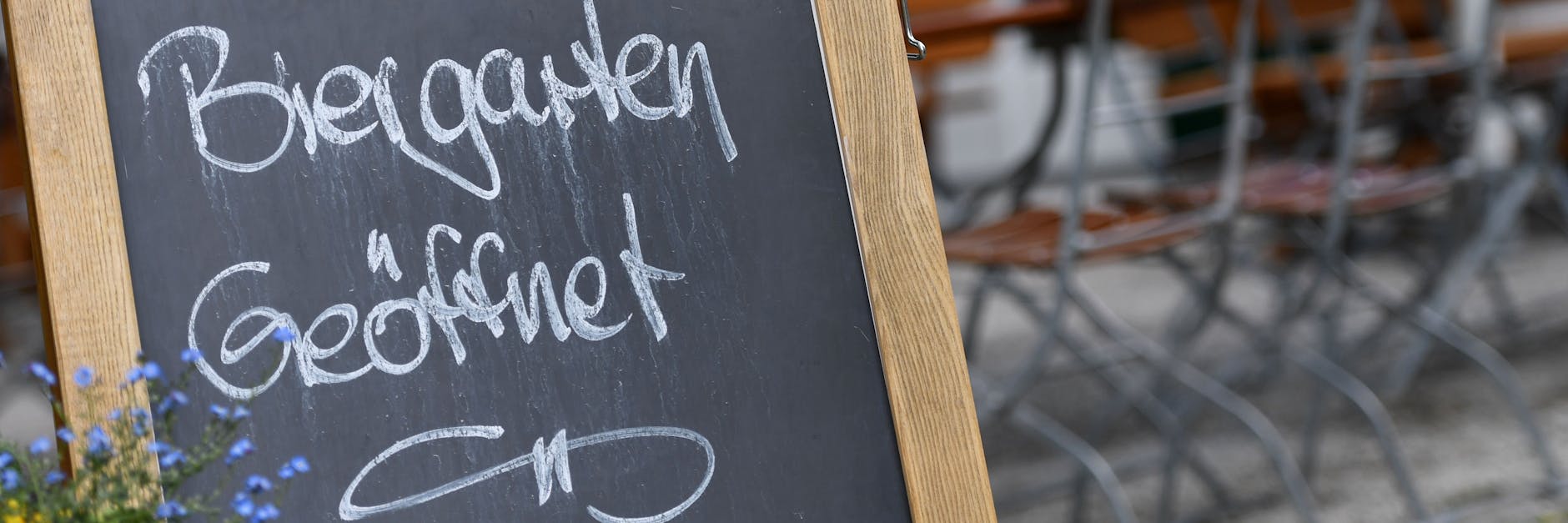 Wegen der sinkenden Inzidenzzahlen darf seit dem 10. Mai in bayrischen Landkreisen und Städten die Außengastronomie wieder öffnen.