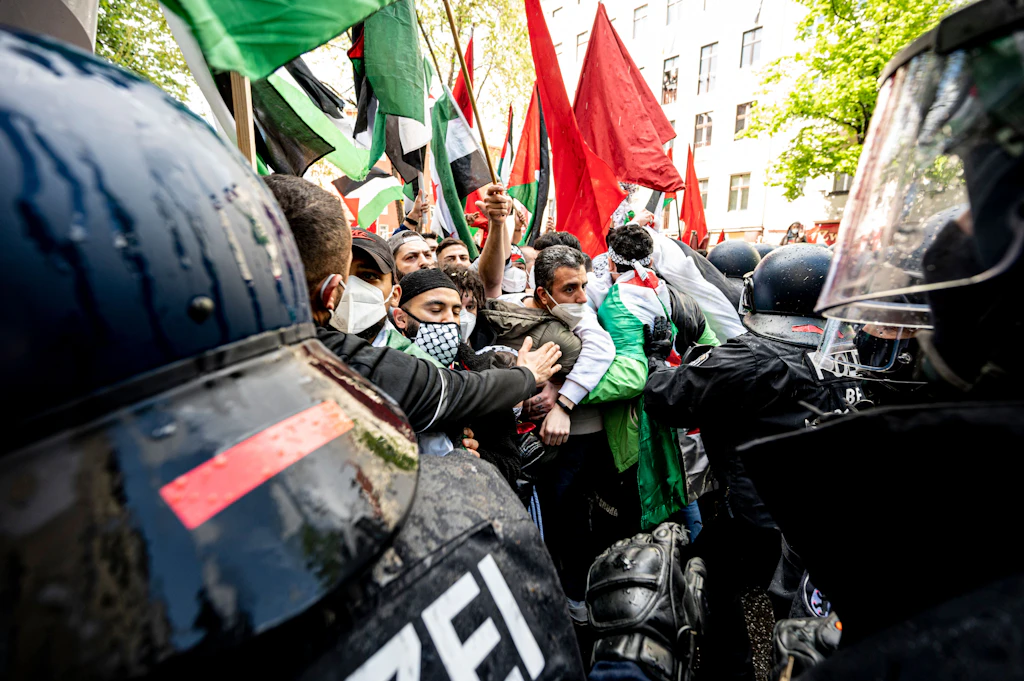 Neukölln: 93 Polizisten bei Anti-Israel-Demo verletzt, 59 Festnahmen
