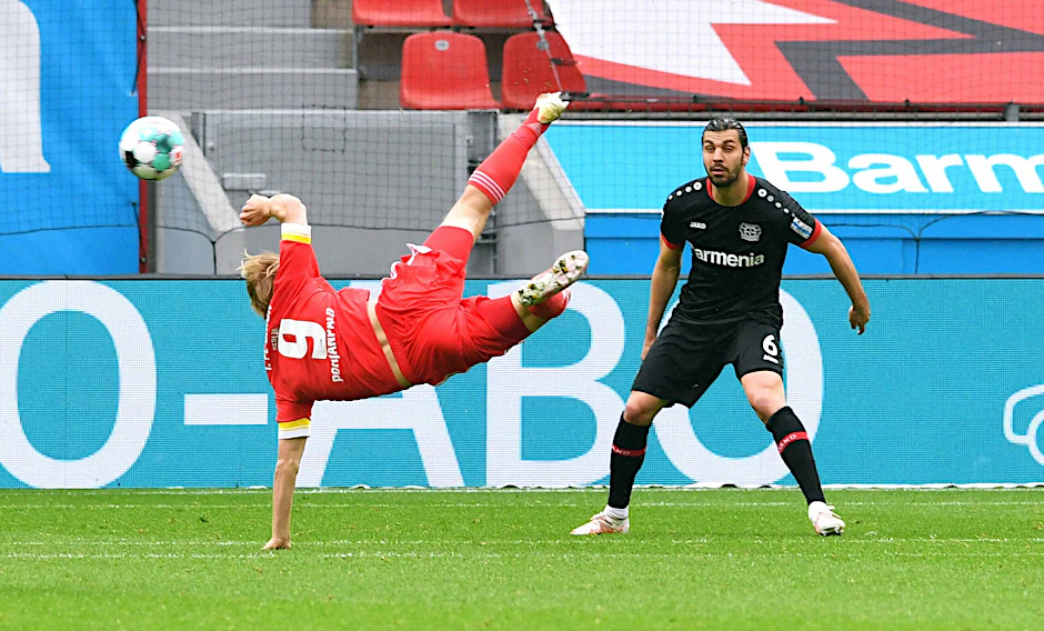 Ein letztes Kunststück – so wie hier von Joel Pohjanpalo vorexerziert – muss der 1. FC Union noch vollbringen, um in den Europapokal einziehen zu dürfen.
