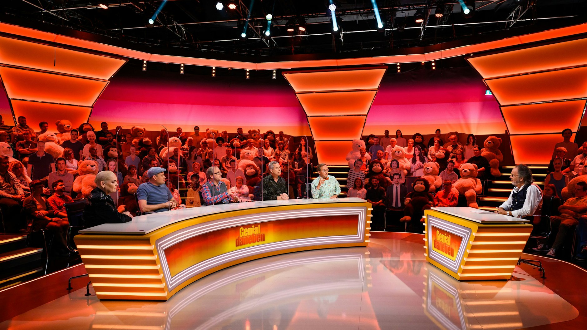 Derzeit läuft die bisher siebte Staffel der Rateshow Genial daneben - die nächste Folge am Freitag um 22.15 Uhr.