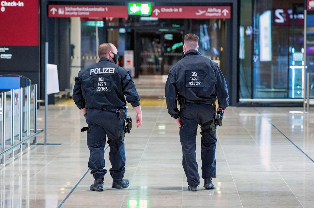 Flughafen BER: Bundespolizei verhaftet drei gesuchte Männer