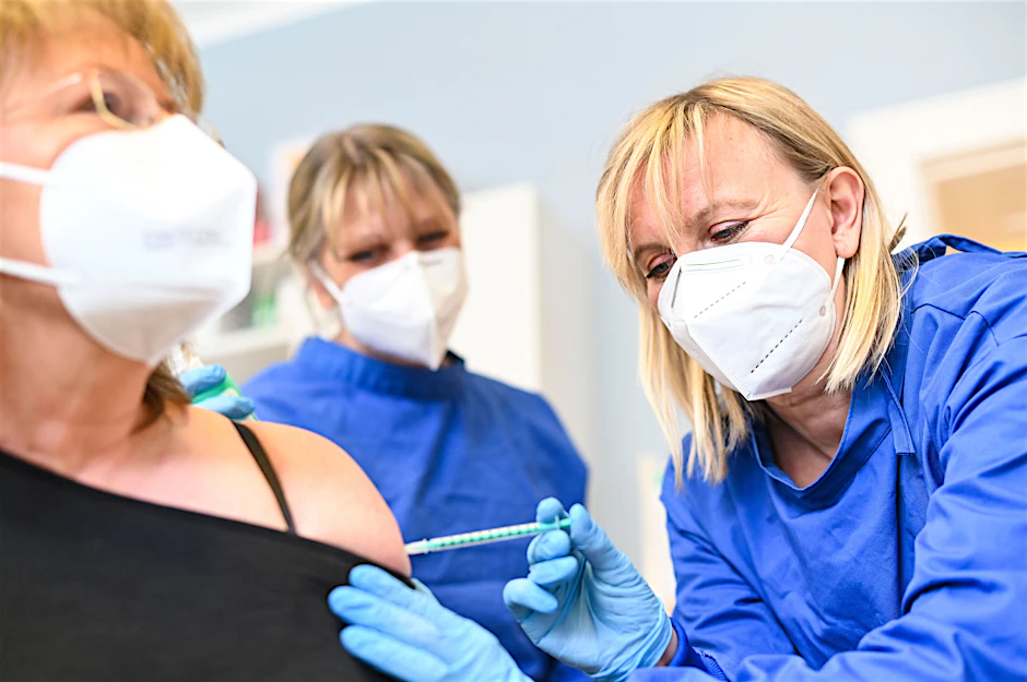 In den Berliner Arztpraxen werden weiter nur Patienten mit Prioritäten geimpft.<br>