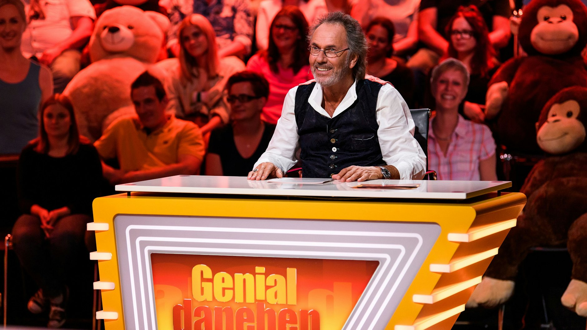 Hugo Egon Balder moderiert „Genial daneben“ schon seit der ersten Folge im Jahr 2003.