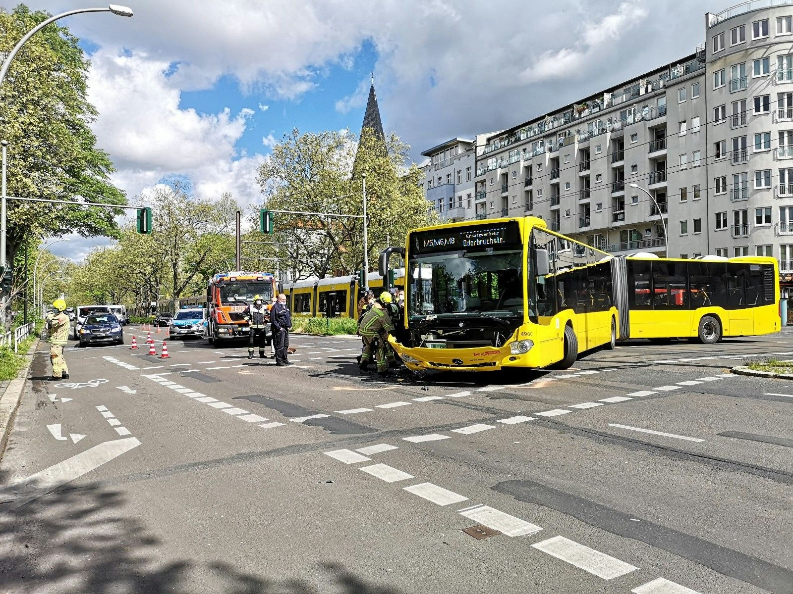 Unfall In Berlin Zwei Verletzte Nach Crash Mit Bvg Bus