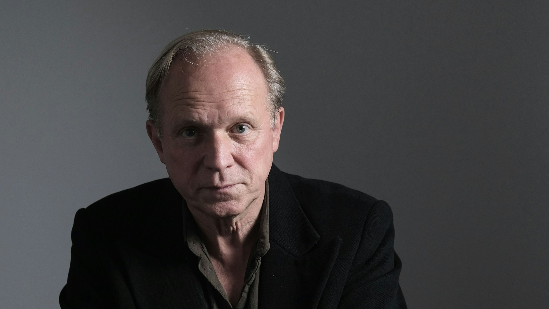  Ulrich Tukur lebt inzwischen in Berlin. Er hat die Aktion #allesdichtmachen erklärt.