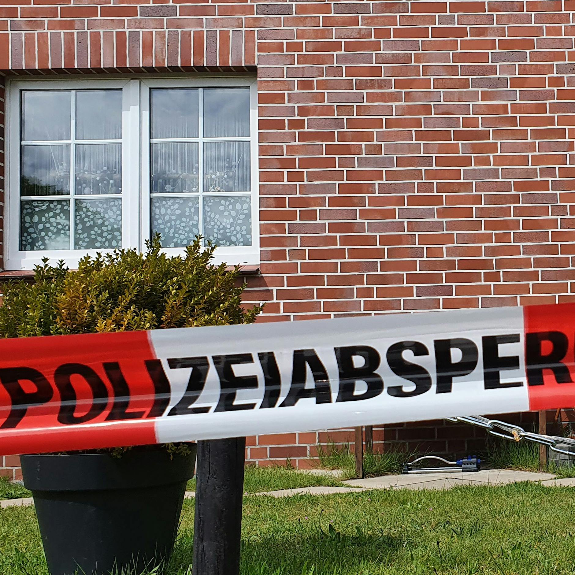 Lebensgefährte in U-Haft: Mutter (†35) und Sohn (†4) tot aufgefunden – Kinderleiche entdeckt