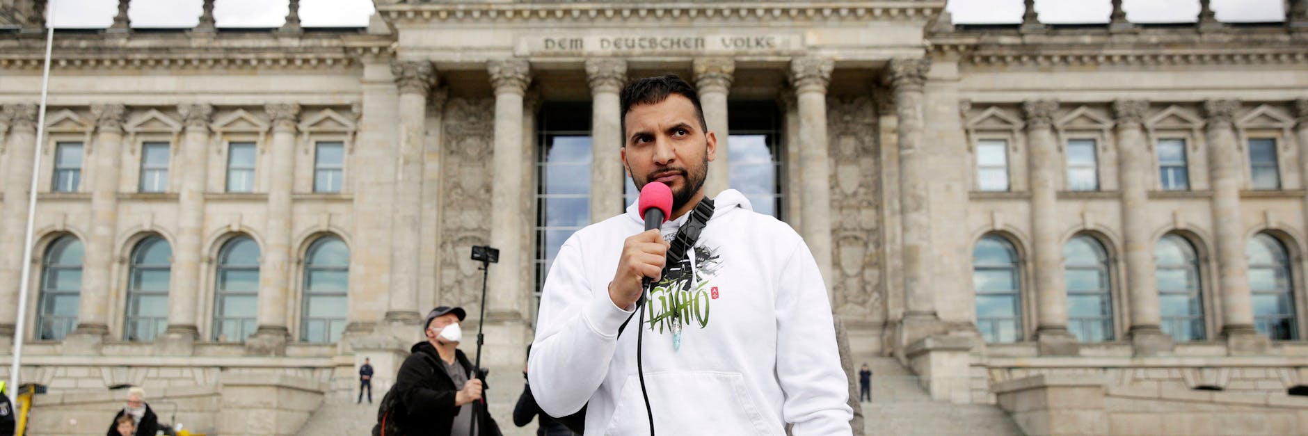 Attila Hildmann auf einer Corona-Leugner-Demo vor dem Bundestag.