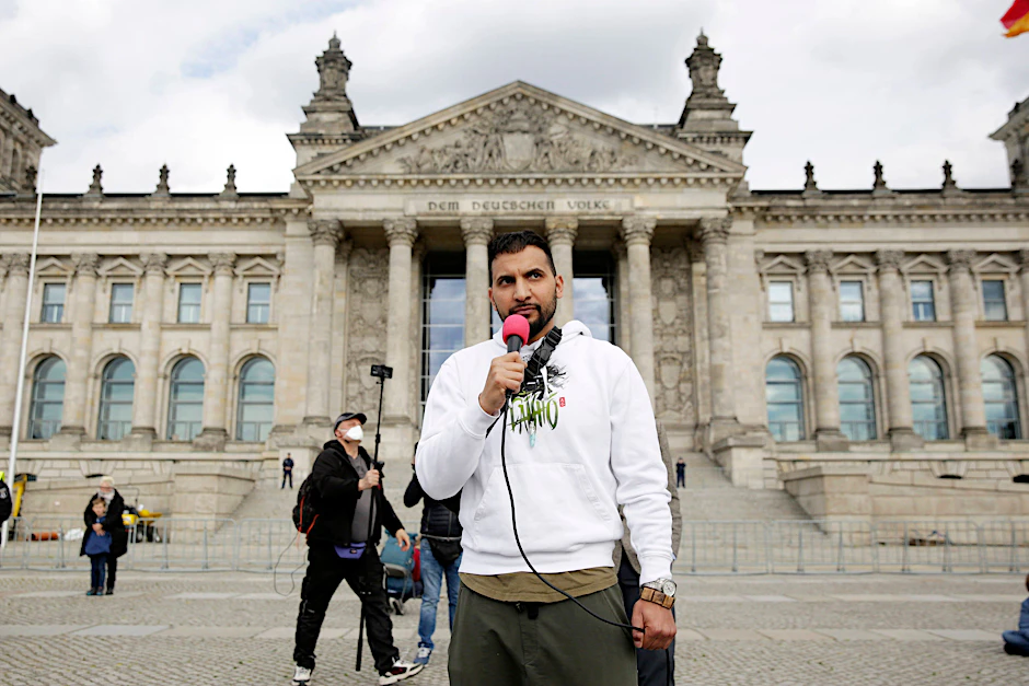 Attila Hildmann auf einer Corona-Leugner-Demo vor dem Bundestag.