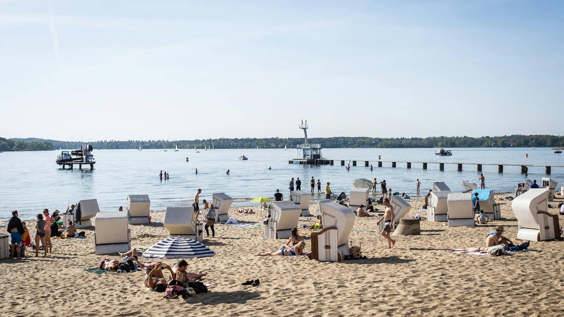 Das Strandbad Wannsee hat schon seit über zehn Tagen unter Corona-Auflagen geöffnet (Archivbild).