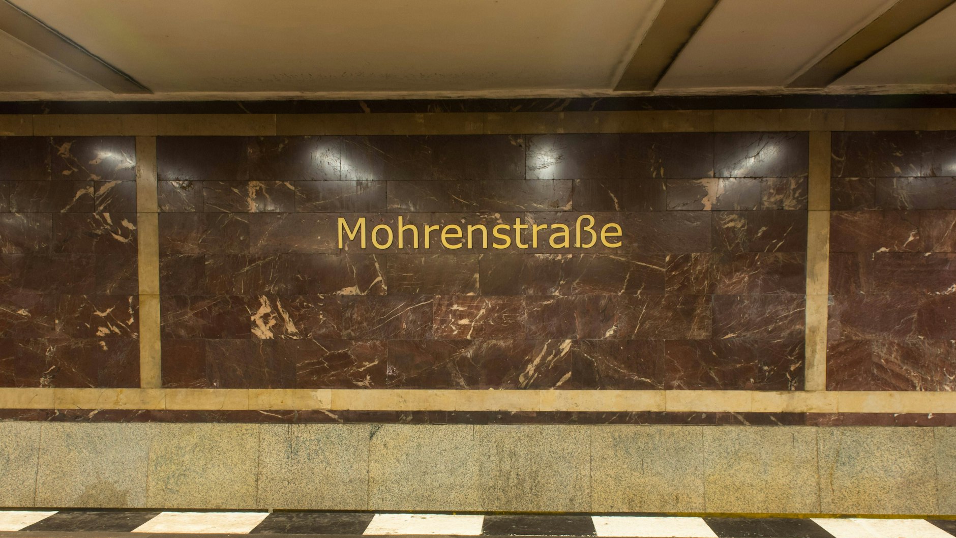Der U-Bahnhof Mohrenstraße in Berlin.