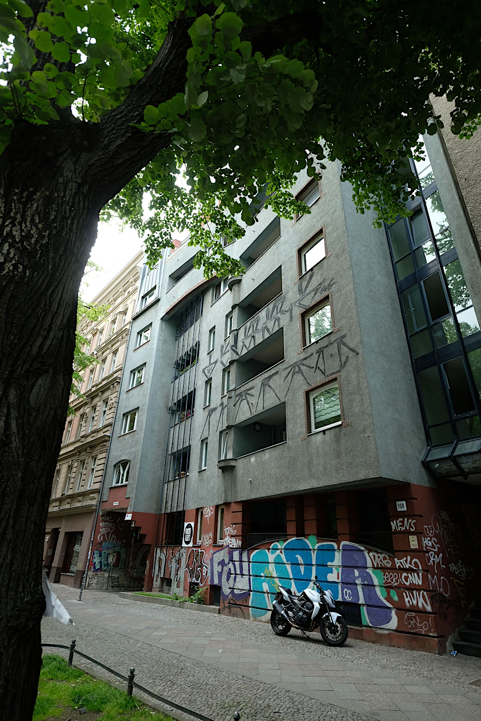 Mieter der Reichenberger Straße 108 fordern, dass der Bezirk das gesetzliche Vorkaufsrecht ausübt.<br>