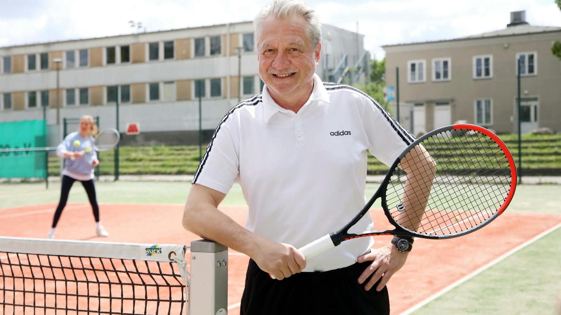 Tom Stromberg (55) freut sich, dass nun alle Berliner wieder im Freien Sport treiben können.