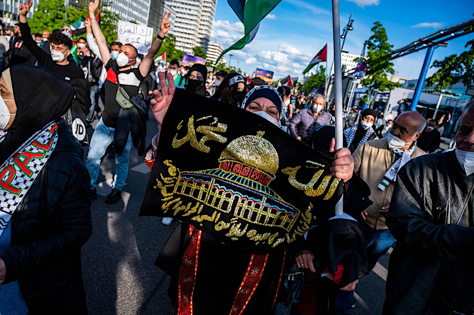Pro-palästinensische Demonstranten sind am Mittwochabend durch Mitte gezogen.&nbsp;