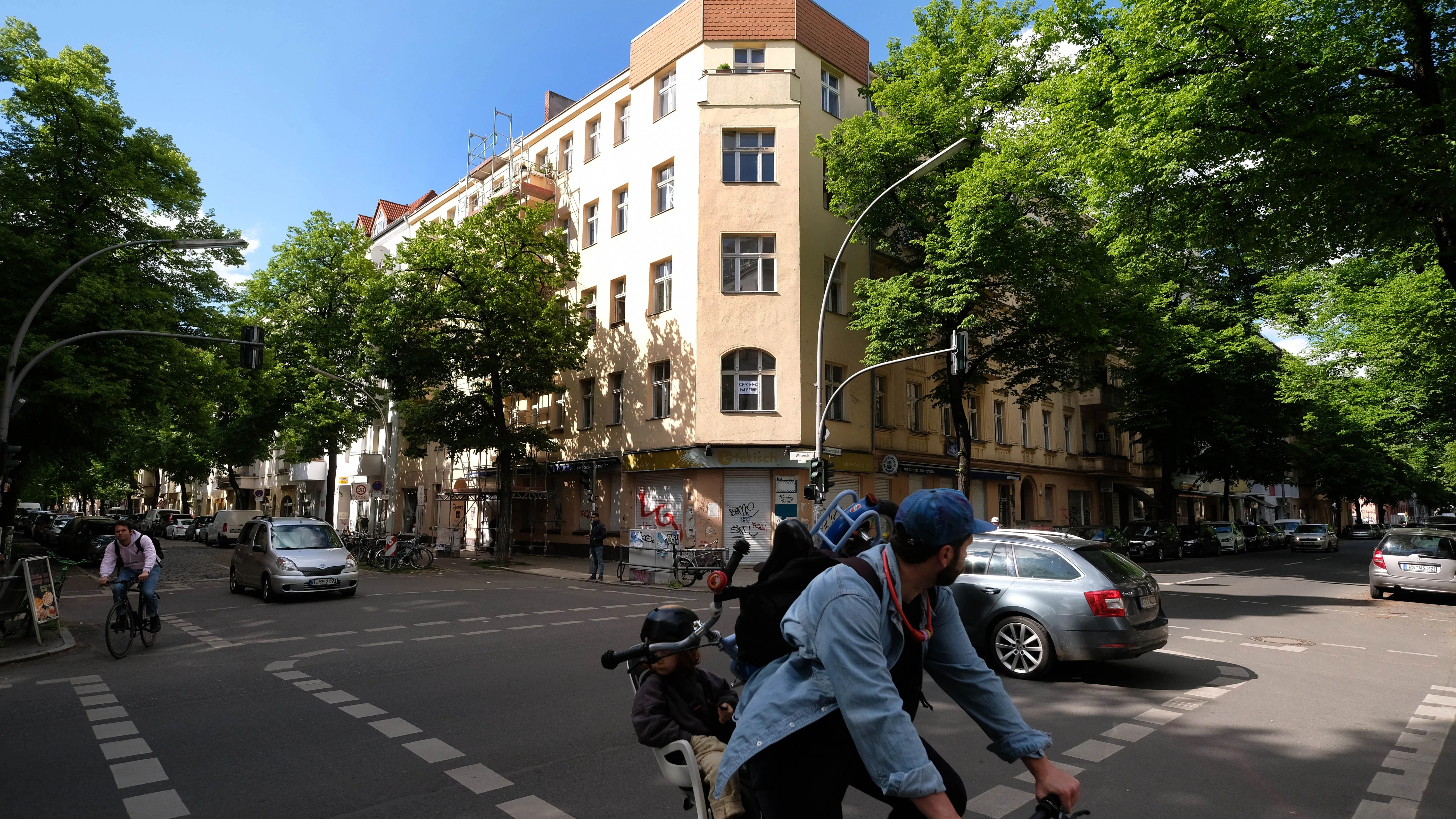 Ebenfalls in Hand der landeseigenen Howoge: Das Wohnhaus Weserstraße 164 /Ecke Wildenbruchstraße 85 und 86.&nbsp;<br>