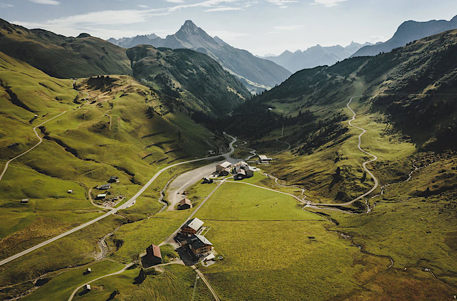Die Ausgangslage für die Öffnungen in Österreich ist besser als erwartet: Die Zahl der Corona-Infektionen ist in den letzten Wochen stark gesunken.
