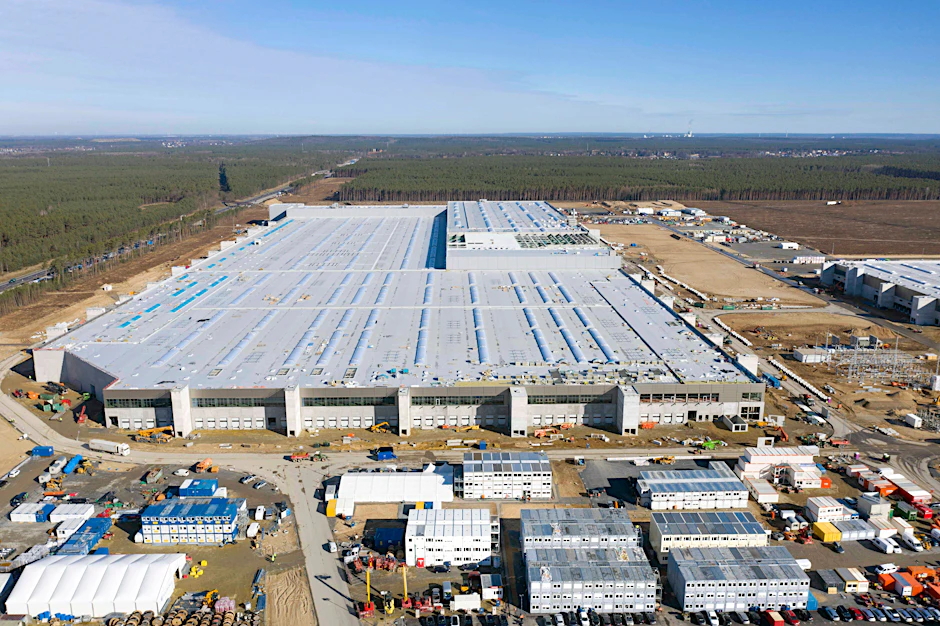 Die weltweit vierte Tesla Gigafactory entsteht seit Monaten in Grünheide gleich neben dem östlichen Berliner Ring.