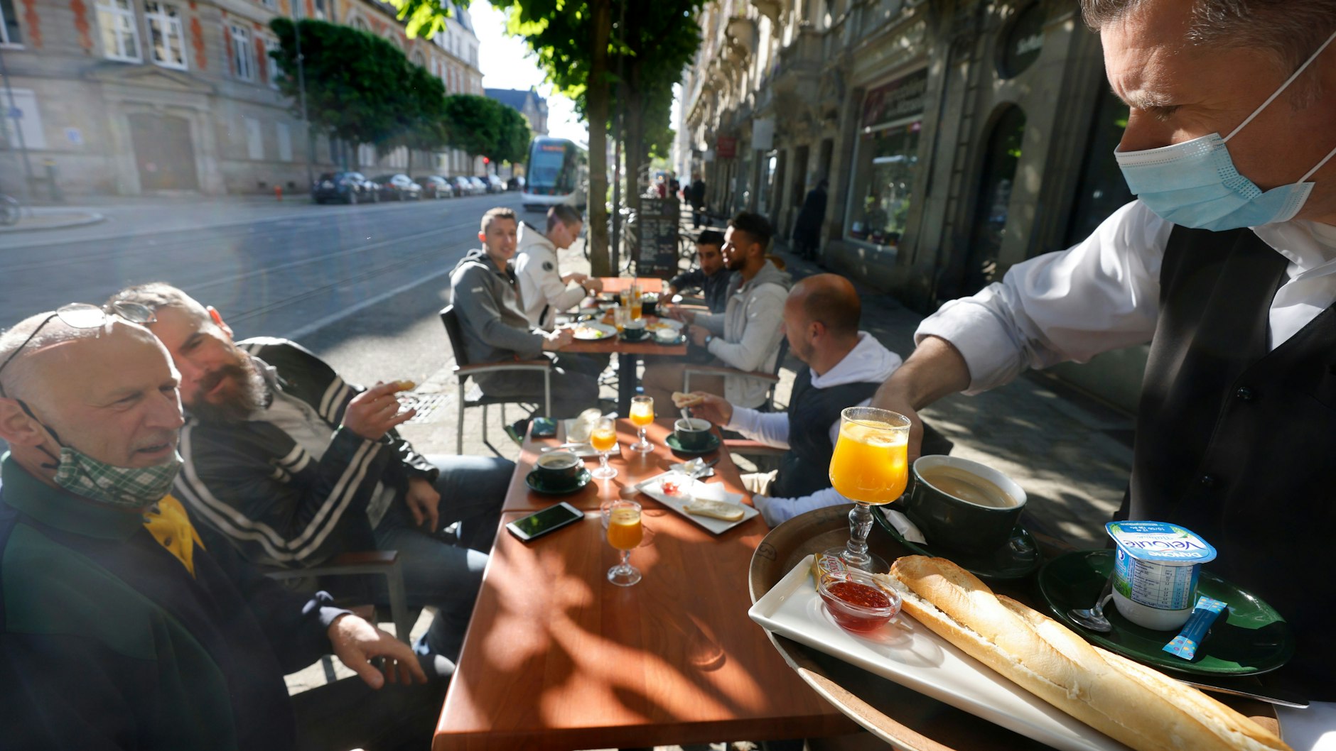 Es ist ein großer Tag für die Franzosen: Café- und Restaurant-Terrassen durften am Mittwoch wieder geöffnet werden. 