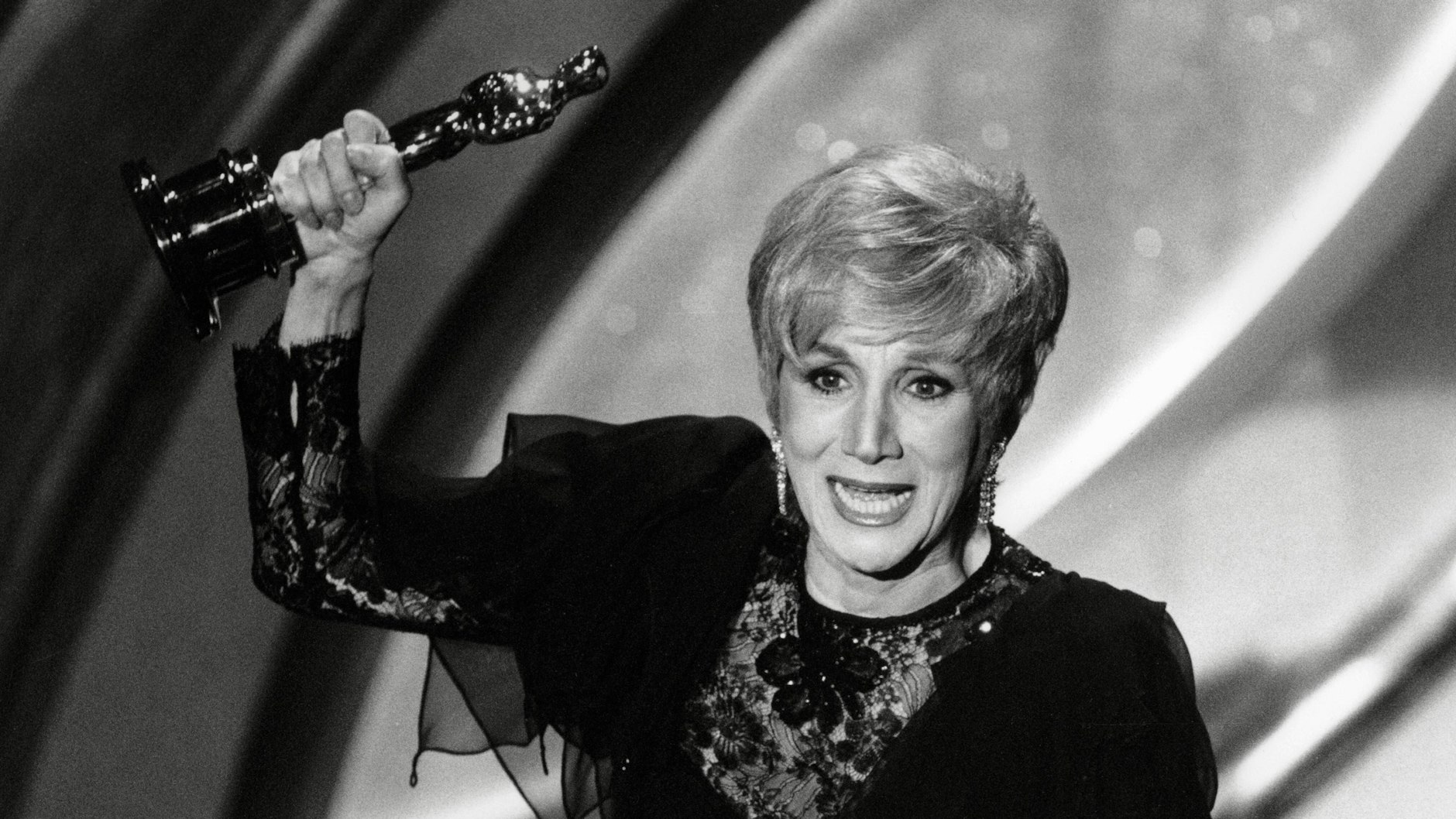 Stolze Gewinnerin: Olympia Dukakis bei der 60. Oscar-Verleihung im Jahr 1988. 