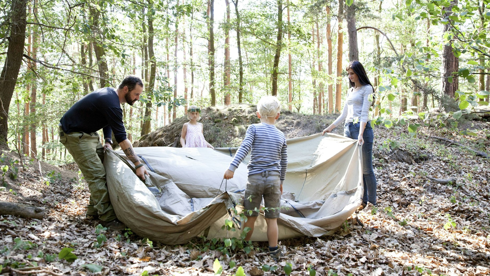 Kleinere Gruppen dürfen seit Sonnabend unangemeldet in vielen polnischen Waldgebieten ihr Zelt aufschlagen.