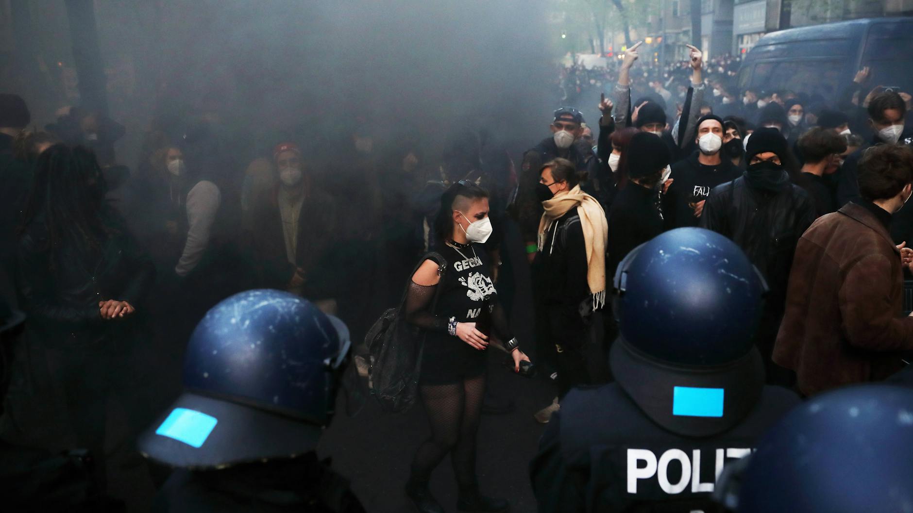 Die „Revolutionäre 1. Mai-Demonstration“ mit mehreren Tausend Teilnehmern startete in diesem Jahr am Hermannplatz in Neukölln.